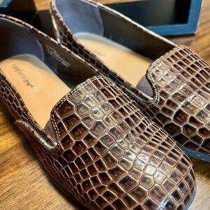 Comfortview The Leisa Brown Croc Vegan Patent Leather Slip-On Loafer Shoe Size 8